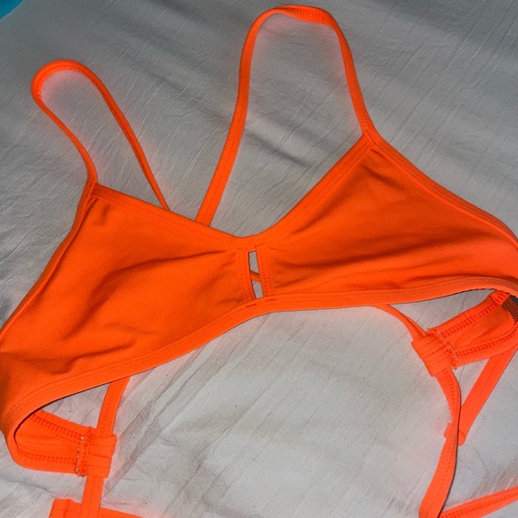 Orange jolyn vent top - Picture 2 of 2